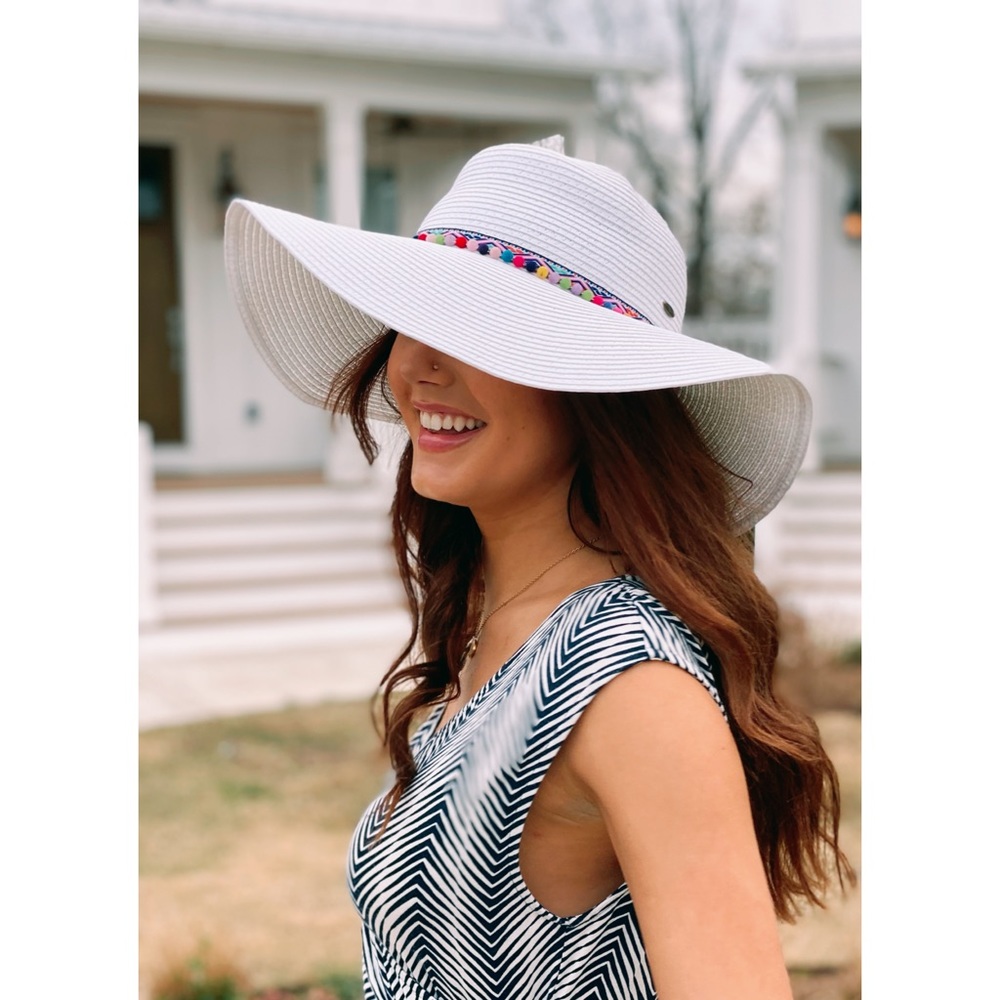 CCBEANIE STRAW HAT WITH MULTI POM ACCENT